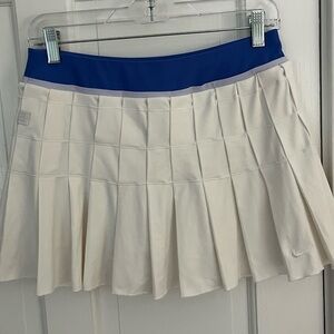 NIKE Fit Dry Pleated Tennis Skort Size  M White Periwinkle Golf Activewear